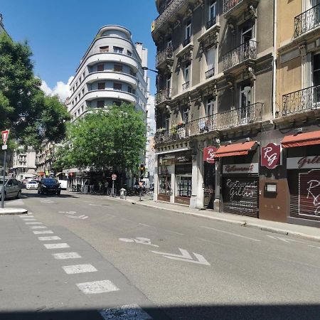 Bel Appartement Charme Ancien Dans Quartier Anime Grenoble Exterior photo