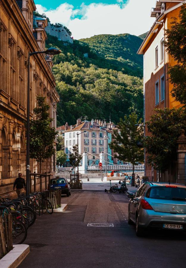 Bel Appartement Charme Ancien Dans Quartier Anime Grenoble Exterior photo